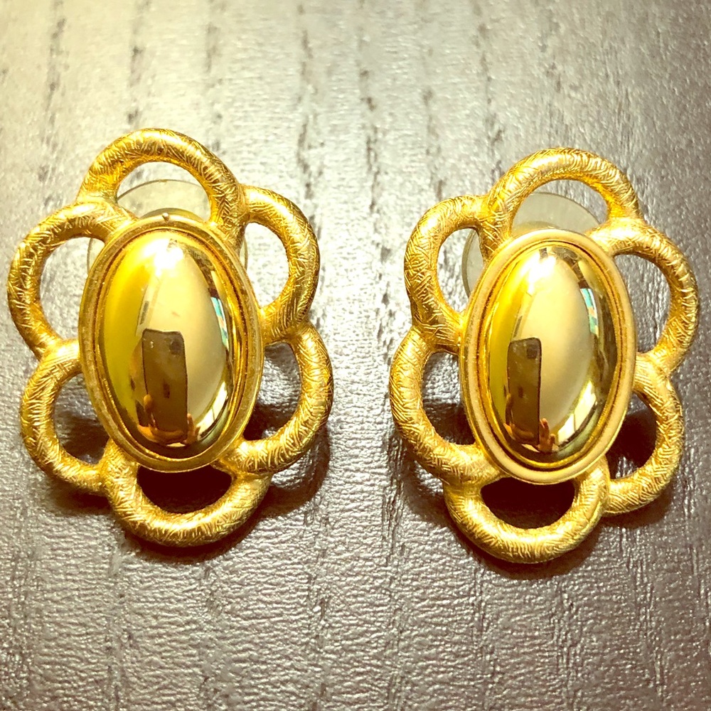 80’s Shine and Matte Gold Earrings - Picture 2 of 3